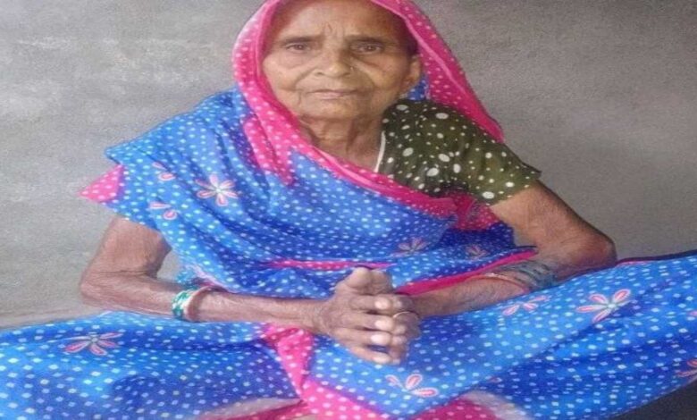 बुजुर्ग महिला हीटर आग में जिंदा जल गई बुजुर्ग महिला हीटर आग में जिंदा जल गई