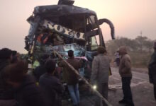 नेशनल हाइवे पर बस–ट्रेलर की टक्कर, 16 यात्री घायल नेशनल हाइवे पर बस–ट्रेलर की टक्कर, 16 यात्री घायल