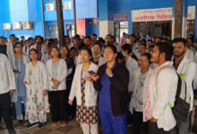CIMS में जूनियर डॉक्टरों की हड़ताल लैब टेक्नीशियन की बदसलूकी के खिलाफ विरोध