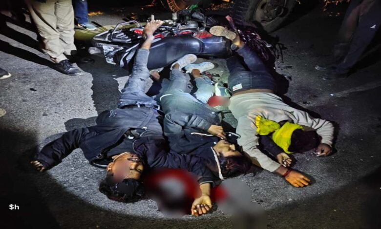 सड़क हादसा बाइक और ट्रॉली की टक्कर में तीन की मौत