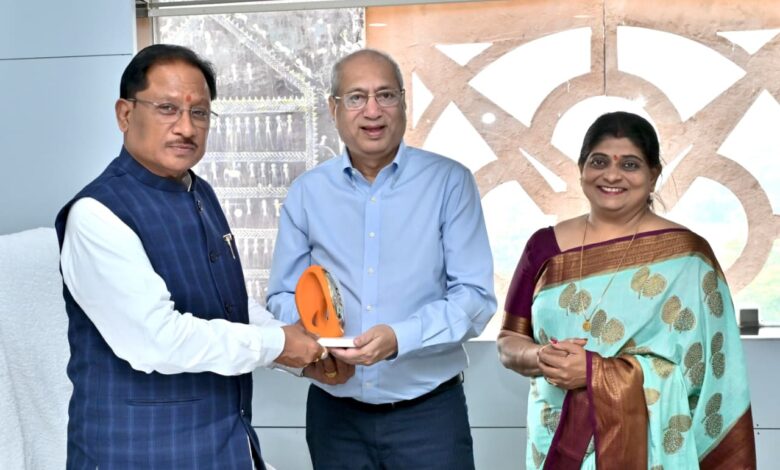 मुख्यमंत्री साय से एनएमआईएमएस के प्रतिनिधियों ने की सौजन्य मुलाकात