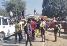 धान खरीदी केंद्र में अव्यवस्था से परेशान किसानों ने किया स्टेट हाईवे पर चक्काजाम