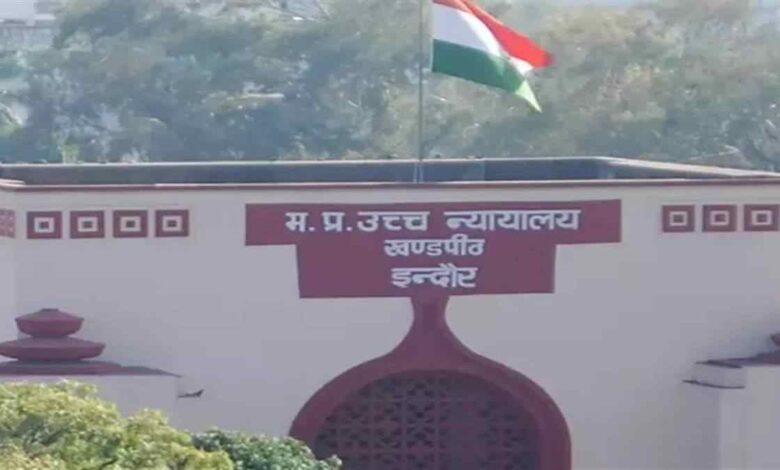 हाईकोर्ट ने बगल में बैठे युवक की जमानत खारिज की