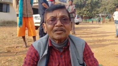 किसानों की परेशानियों पर देवलाल दुग्गा का धरना, धान खरीदी व्यवस्था पर उठे सवाल किसानों की परेशानियों पर देवलाल दुग्गा का धरना, धान खरीदी व्यवस्था पर उठे सवाल