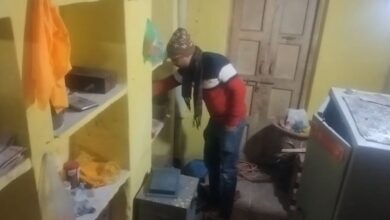 ज्वेलर्स की दुकानों में लाखों की लूट, बदमाशों ने गुलैल से किया हमला