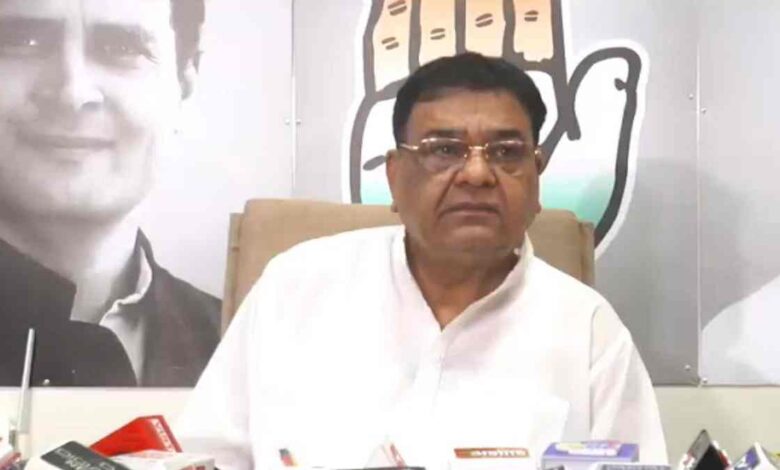 मीडिया अध्यक्ष मुकेश नायक ने इस्तीफा देकर नए नेताओं को मौका दिया