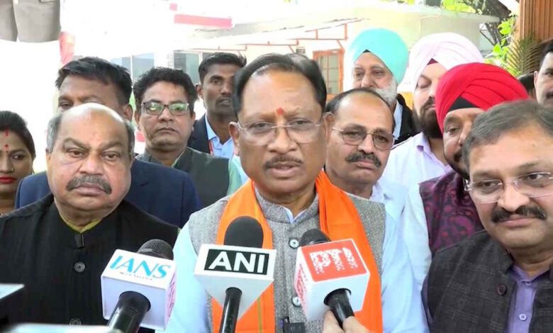 ग्रामीणों और पुलिस में टकराव, तमनार में आगजनी और घायल ग्रामीणों और पुलिस में टकराव, तमनार में आगजनी और घायल