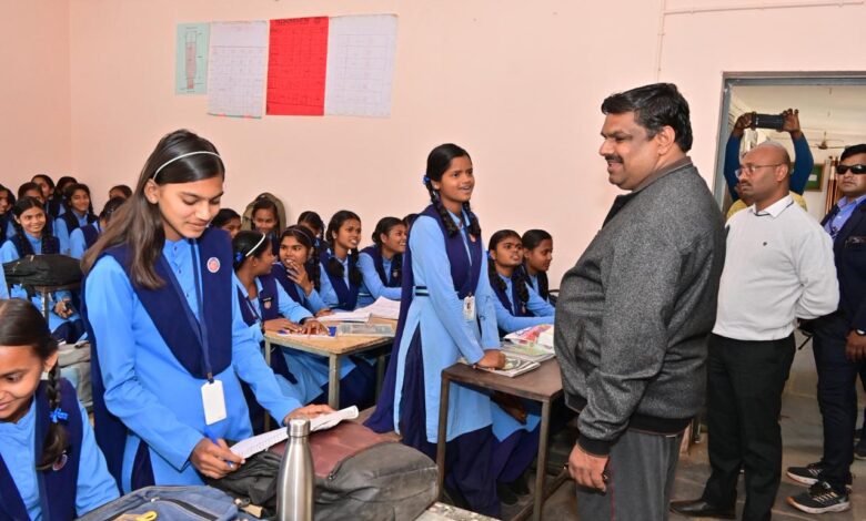 दुर्ग व राजनांदगांव जिले के विद्यालयों का स्कूल शिक्षा मंत्री ने किया आकस्मिक निरीक्षण दुर्ग व राजनांदगांव जिले के विद्यालयों का स्कूल शिक्षा मंत्री ने किया आकस्मिक निरीक्षण