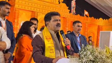 धीरेंद्र शास्त्री को लेकर बीजेपी-कांग्रेस आमने-सामने