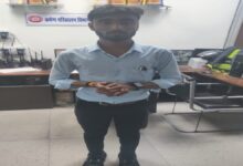 रेलवे स्टेशन पर फर्जी असिस्टेंट लोको पायलट गिरफ्तार