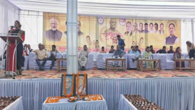 सुशासन शिविर, महतारी की तस्वीर न होने पर हंगामा