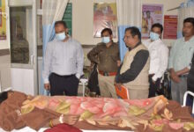 स्वास्थ्य सेवाओं में सुधार के लिए कलेक्टर ने अधिकारियों को कड़ी चेतावनी दी