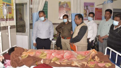 स्वास्थ्य सेवाओं में सुधार के लिए कलेक्टर ने अधिकारियों को कड़ी चेतावनी दी