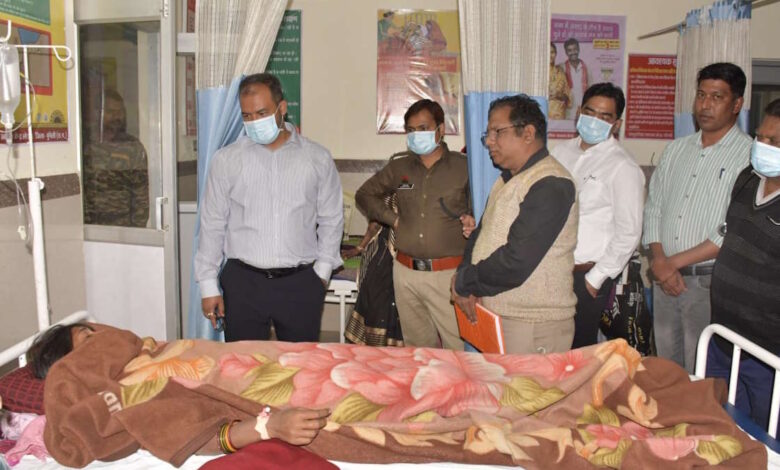 स्वास्थ्य सेवाओं में सुधार के लिए कलेक्टर ने अधिकारियों को कड़ी चेतावनी दी