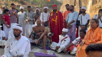 दादा गुरु की चौथी नर्मदा परिक्रमा में मांडू आगमन, धर्मसभा में दिए संदेश