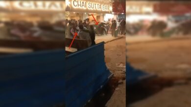 दिनदहाड़े सड़क पर हड़कंप, पार्किंग विवाद में युवकों का मारपीट