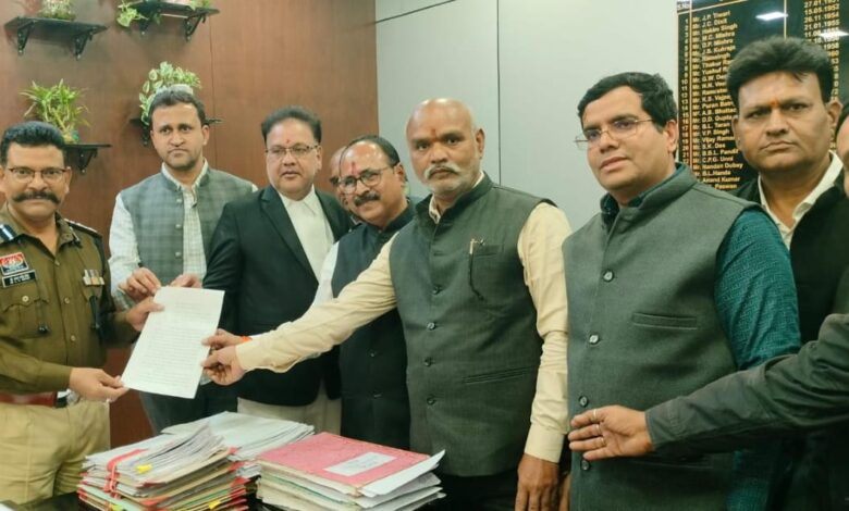 मुख्यमंत्री साय के संबोधन के वीडियो में छेड़छाड़, भाजपा पहुंचे एसपी कार्यालय मुख्यमंत्री साय के संबोधन के वीडियो में छेड़छाड़, भाजपा पहुंचे एसपी कार्यालय