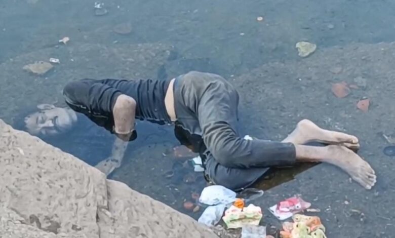 भिलाई नहर में मिला अज्ञात युवक का शव, इलाके में सनसनी भिलाई नहर में मिला अज्ञात युवक का शव, इलाके में सनसनी