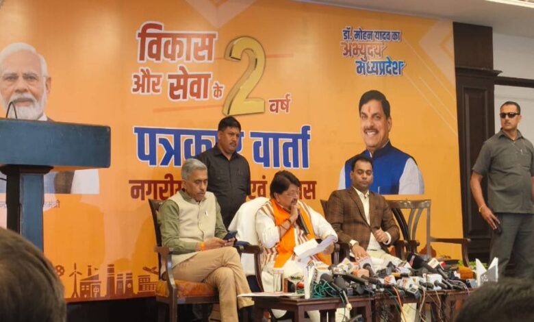 मंत्री विजयवर्गीय का 2 साल का रिपोर्ट कार्ड: इंदौर-भोपाल मास्टर प्लान और इलेक्ट्रिक वाहनों की योजना मंत्री विजयवर्गीय का 2 साल का रिपोर्ट कार्ड: इंदौर-भोपाल मास्टर प्लान और इलेक्ट्रिक वाहनों की योजना