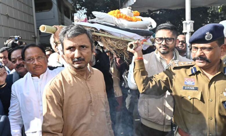 मुख्यमंत्री ने विनोद कुमार शुक्ल को अंतिम श्रद्धांजलि अर्पित की