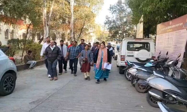 दिव्यांग पुनर्वास केंद्र में सहकर्मी पर धमकी और आपत्तिजनक हरकतों का आरोप