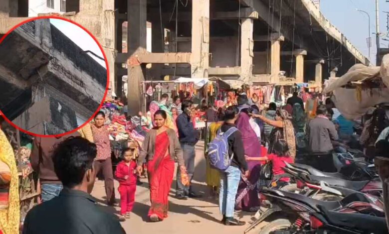 डबरा रेलवे ब्रिज की हालत चिंताजनक मरम्मत में देरी, जनता में सुरक्षा की चिंता