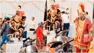 गुना पुलिस का हेलमेट जागरूकता अभियान यमराज और चित्रगुप्त के वेश में सड़क सुरक्षा