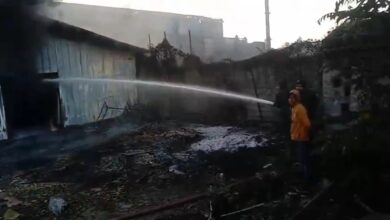 धरसीवां फैक्ट्री में भीषण आग, करोड़ों का नुकसान धरसीवां फैक्ट्री में भीषण आग, करोड़ों का नुकसान