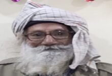 सड़क धंसने से पलटा डंपर, बुजुर्ग की जान गई