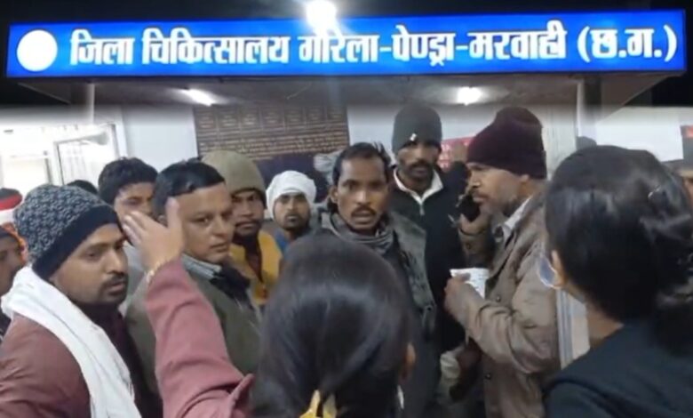 जिला अस्पताल में नशे में हंगामा, महिला डॉक्टरों से मारपीट