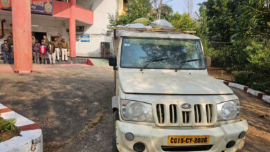 अवैध धान जब्त दो पिकअप में बिना टोकन मिला सरकारी अनाज