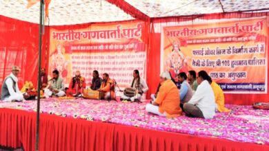 рдлреНрд▓рд╛рдИрдУрд╡рд░ рдХреА рджреЗрд░реА рдкрд░ рдЖрд╕реНрдерд╛ рдХрд╛ рдкреНрд░рджрд░реНрд╢рди рдлреНрд▓рд╛рдИрдУрд╡рд░ рдХреА рджреЗрд░реА рдкрд░ рдЖрд╕реНрдерд╛ рдХрд╛ рдкреНрд░рджрд░реНрд╢рди