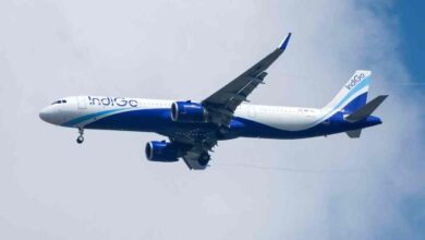 इंडिगो की उड़ानों के रद्द होने से हजारों यात्री फंसे