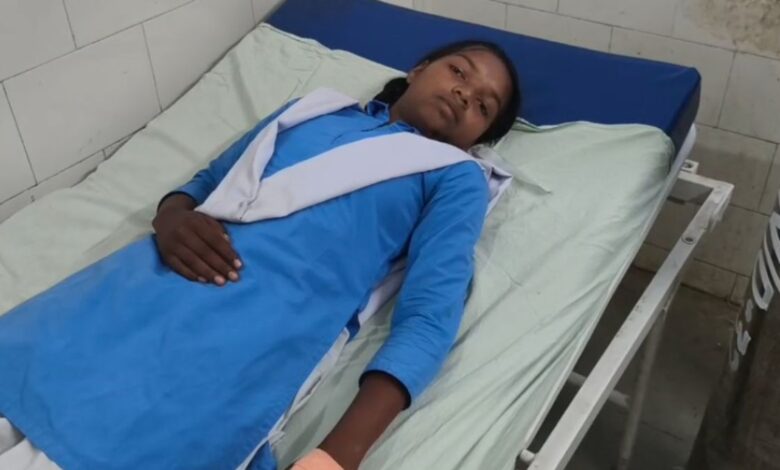 परीक्षा के बाद छात्राओं की तबियत बिगड़ी परीक्षा के बाद छात्राओं की तबियत बिगड़ी