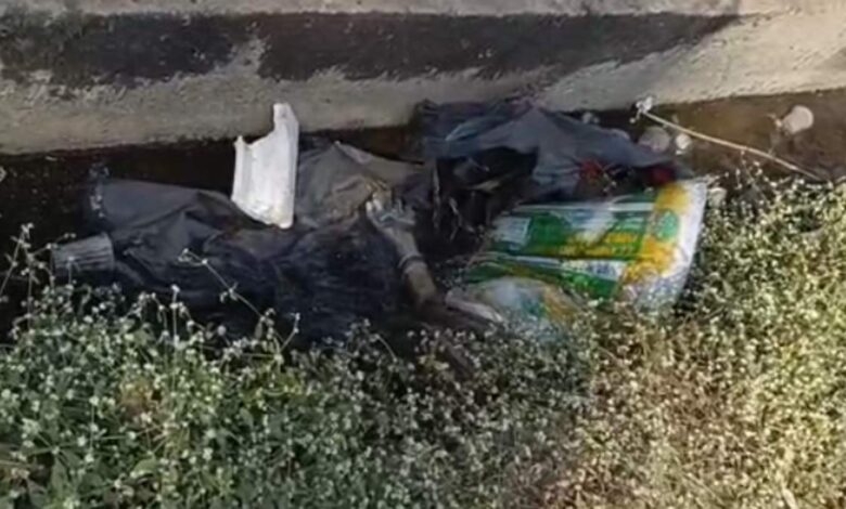 अंडरब्रिज के पास बोरी में मिली महिला का शव, पुलिस जांच में जुटी अंडरब्रिज के पास बोरी में मिली महिला का शव, पुलिस जांच में जुटी