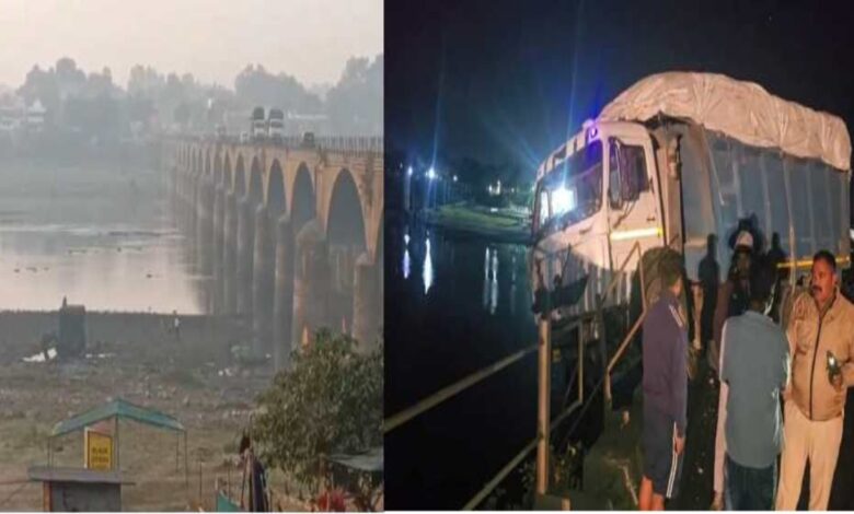 खेड़ी घाट पर कार नर्मदा नदी में गिरी, मछुआरों ने बचाया चालक खेड़ी घाट पर कार नर्मदा नदी में गिरी, मछुआरों ने बचाया चालक