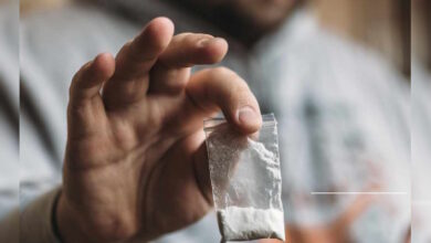 रेलवे स्टेशन के बाहर ड्रग्स तस्करी का खुलासा, गंज पुलिस की कार्रवाई रेलवे स्टेशन के बाहर ड्रग्स तस्करी का खुलासा, गंज पुलिस की कार्रवाई