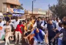 घेराव से पहले ही सड़क पर औंधे मुंह गिरे विधायक और पूर्व विधायक घेराव से पहले ही सड़क पर औंधे मुंह गिरे विधायक और पूर्व विधायक