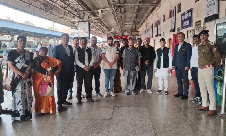 चेम्बर और DRUCC सदस्यों ने किया रायपुर रेलवे स्टेशन का निरीक्षण चेम्बर और DRUCC सदस्यों ने किया रायपुर रेलवे स्टेशन का निरीक्षण