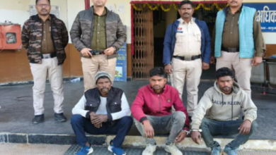 झाडफ़ूंक के बहाने पहले की 10 हजार की लूट, 3 गिरफ्तार झाडफ़ूंक के बहाने पहले की 10 हजार की लूट, 3 गिरफ्तार