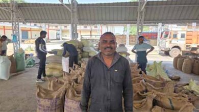 धान उपार्जन केंद्रों में बेहतर व्यवस्थाओं से किसानों के लिए धान विक्रय हुआ आसान धान उपार्जन केंद्रों में बेहतर व्यवस्थाओं से किसानों के लिए धान विक्रय हुआ आसान