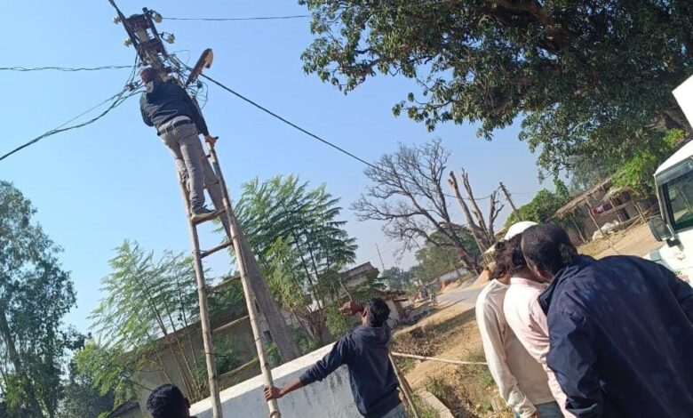 विद्युत विभाग का बड़ा एक्शन : 88 बकायादारों के काटे गए कनेक्शन विद्युत विभाग का बड़ा एक्शन : 88 बकायादारों के काटे गए कनेक्शन