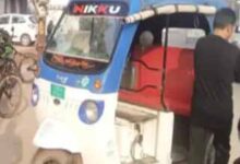 अनियंत्रित होकर सड़क किनारे पलटी ऑटो, 1 की मौत, 5 घायल अनियंत्रित होकर सड़क किनारे पलटी ऑटो, 1 की मौत, 5 घायल