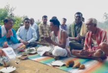 हाथी शावक की मौत पर ग्रामीणों ने किया तालाब का दशकर्म