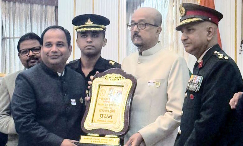 रायपुर में सर्वाधिक 18 लाख की जमा राशि के लिए कलेक्टर डॉ. गौरव सिंह सम्मानित रायपुर में सर्वाधिक 18 लाख की जमा राशि के लिए कलेक्टर डॉ. गौरव सिंह सम्मानित