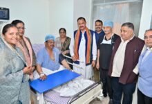 लुंड्रा विधायक मिंज का कुशलक्षेम जानने पहुंचे मंत्री अग्रवाल, जायसवाल व राजवाड़े