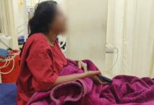 श्री राम हॉस्पिटल में अफरा-तफरी पति ने पत्नी पर चाकू से वार किया श्री राम हॉस्पिटल में अफरा-तफरी पति ने पत्नी पर चाकू से वार किया