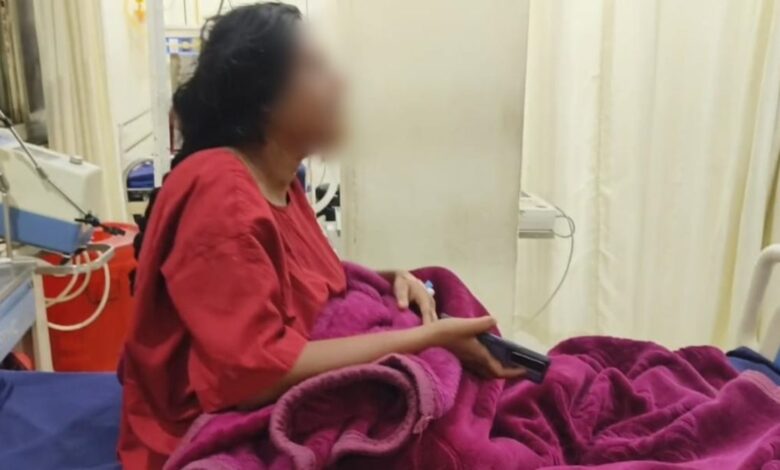 श्री राम हॉस्पिटल में अफरा-तफरी पति ने पत्नी पर चाकू से वार किया