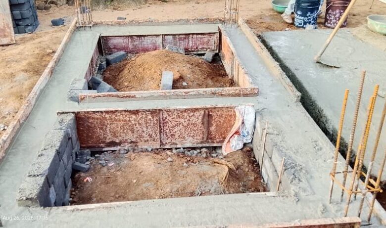 गरियाबंद स्कूल शौचालय निर्माण में प्रशासन और आदिवासी विभाग पर विवाद गरियाबंद स्कूल शौचालय निर्माण में प्रशासन और आदिवासी विभाग पर विवाद