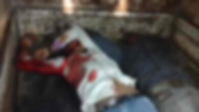 दो बाइक सवारों की मौत, एक गंभीर घायल